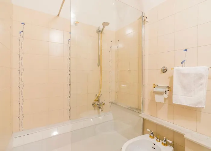 And Spacious Apartment Florence