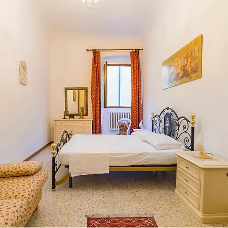 And Spacious Апартаменты Флоренция