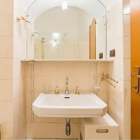 Apartment And Spacious *
