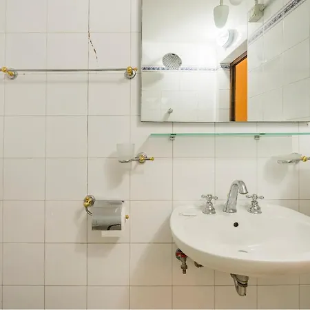 Apartment And Spacious *