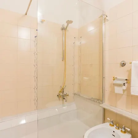 And Spacious Apartment Florence